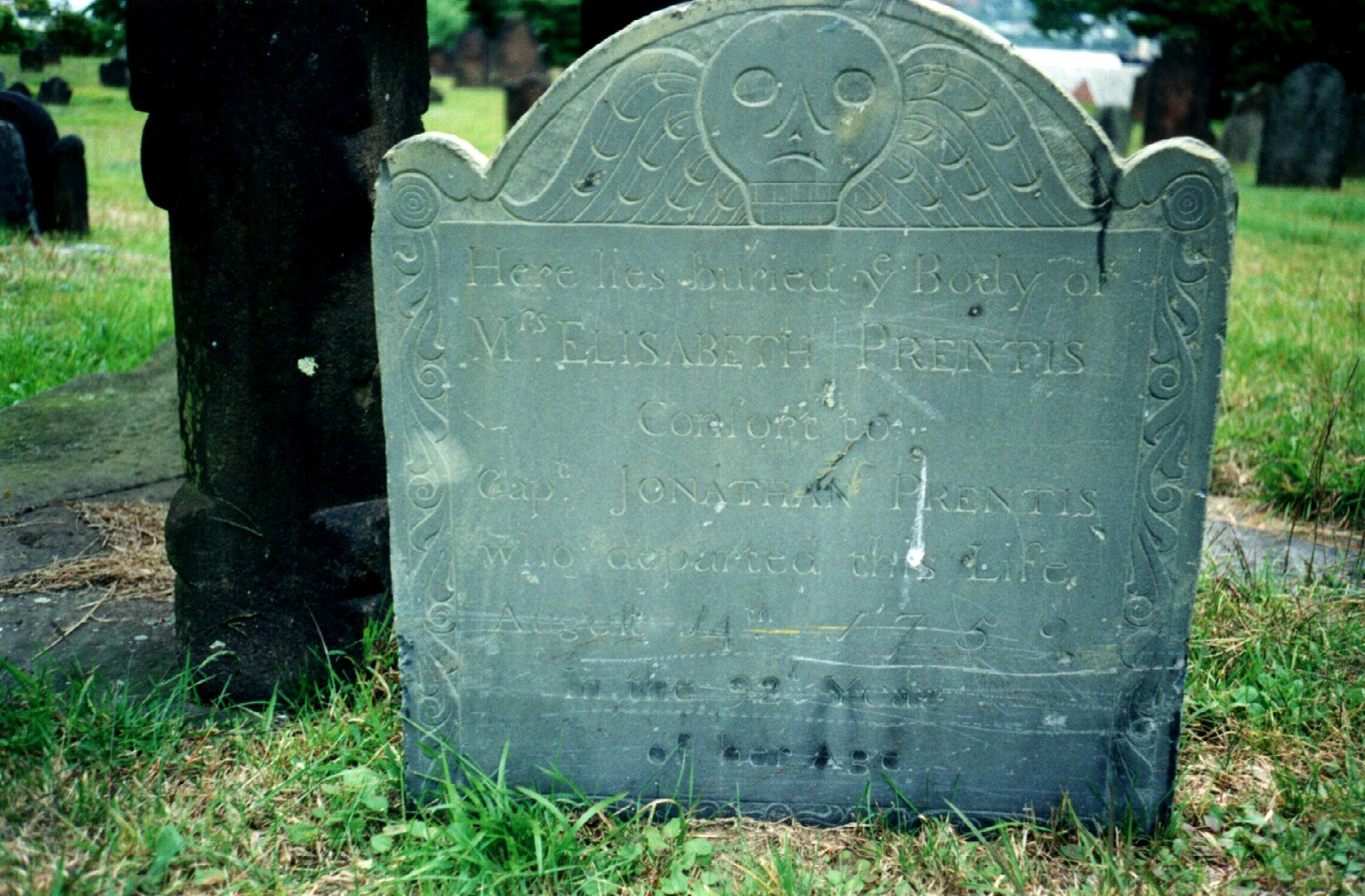 Headstone of Elisabeth Latimer Prentis, 1667-1759